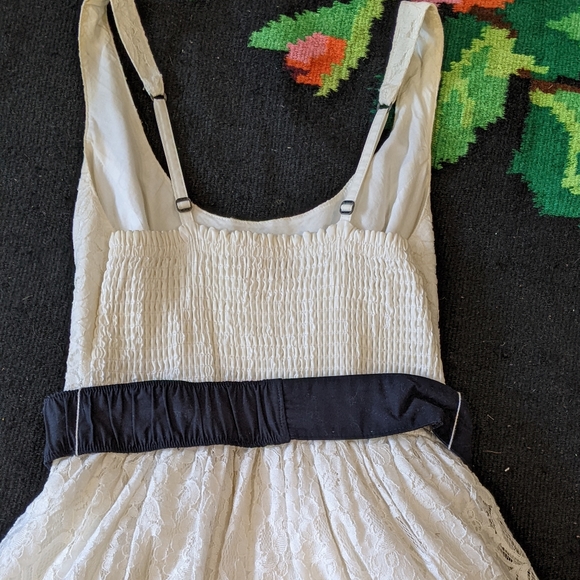 White lace dress - Picture 3 of 3